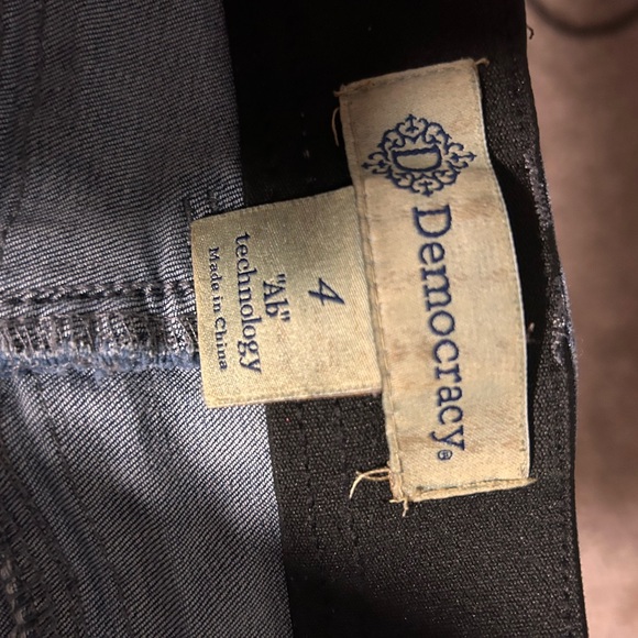 Brand Democracy 
Size 4
Distressed denim
Straight leg - Picture 2 of 4